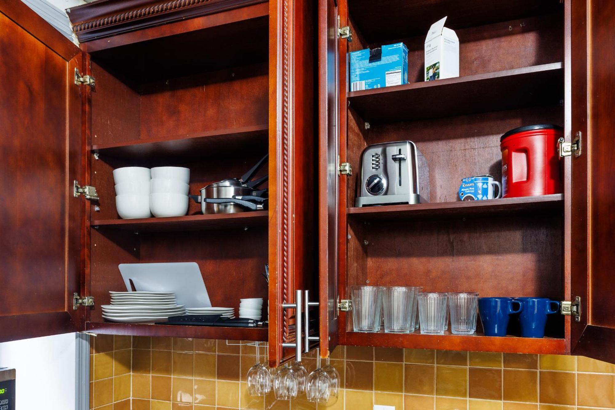 Inspire The Vibrant Energy Of The Uws Appartement